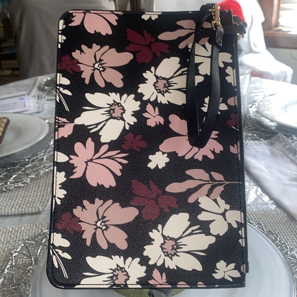 Anne Klein floral Wristlet! - Picture 5 of 9
